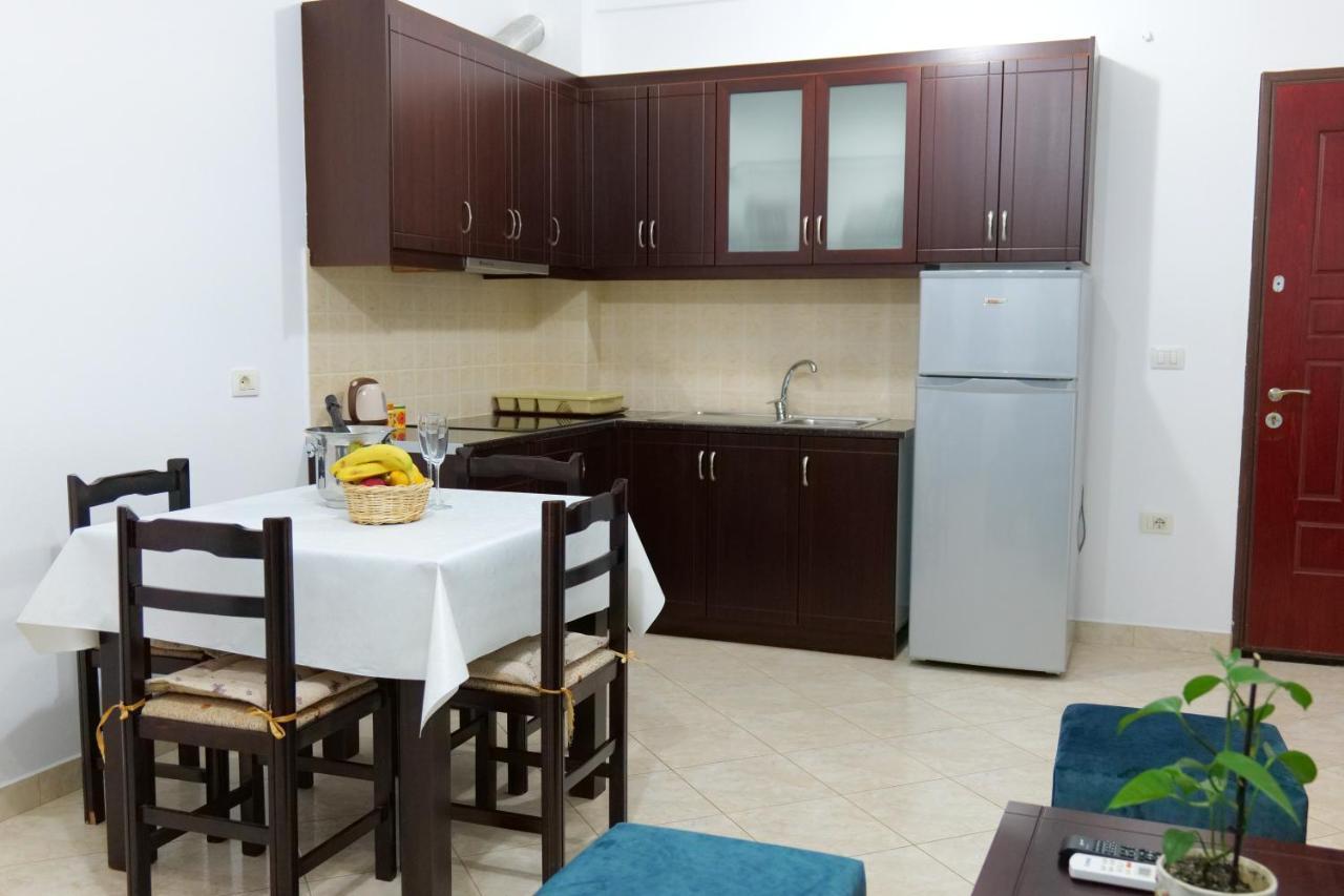 Ernest Apartments ساراندا المظهر الخارجي الصورة