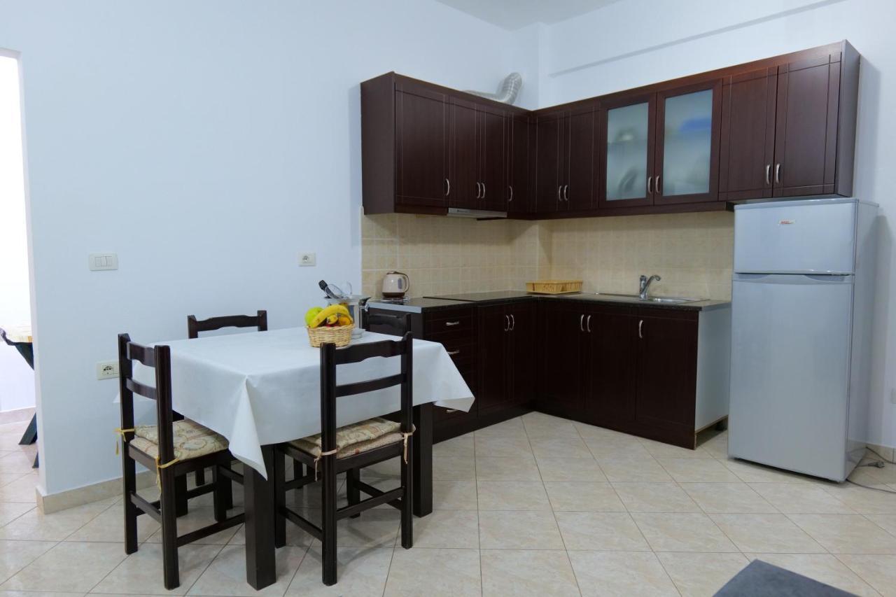 Ernest Apartments ساراندا المظهر الخارجي الصورة