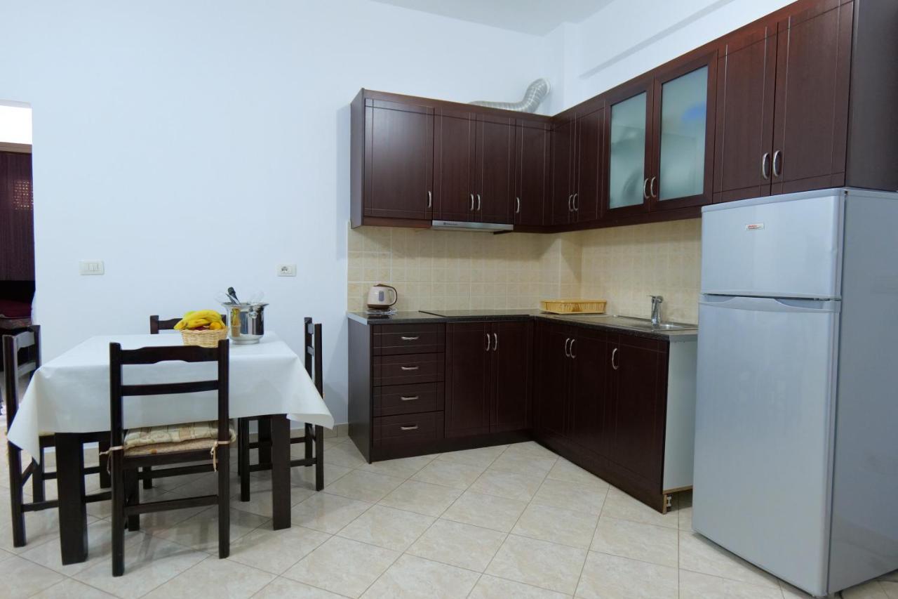 Ernest Apartments ساراندا المظهر الخارجي الصورة