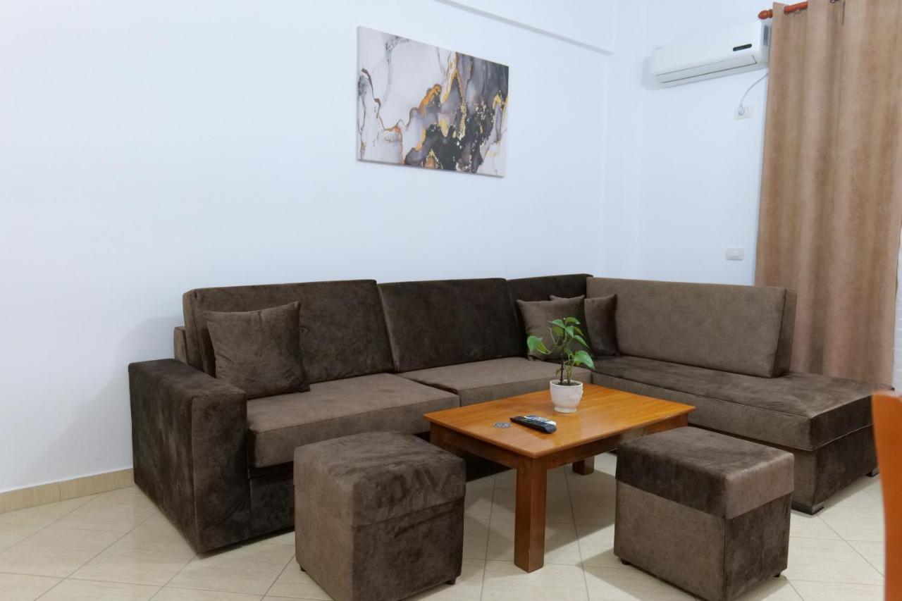 Ernest Apartments ساراندا المظهر الخارجي الصورة