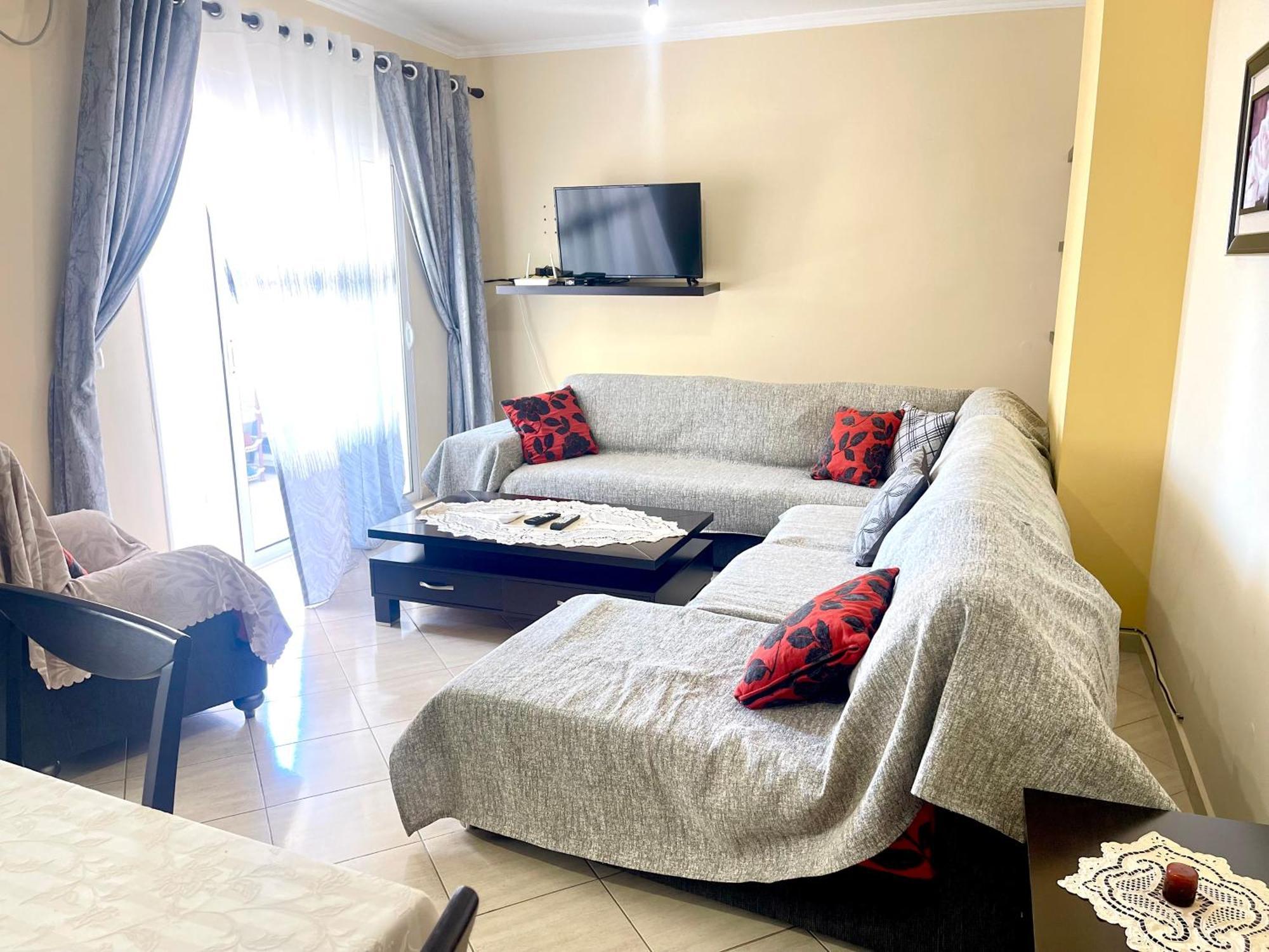 Ernest Apartments ساراندا المظهر الخارجي الصورة